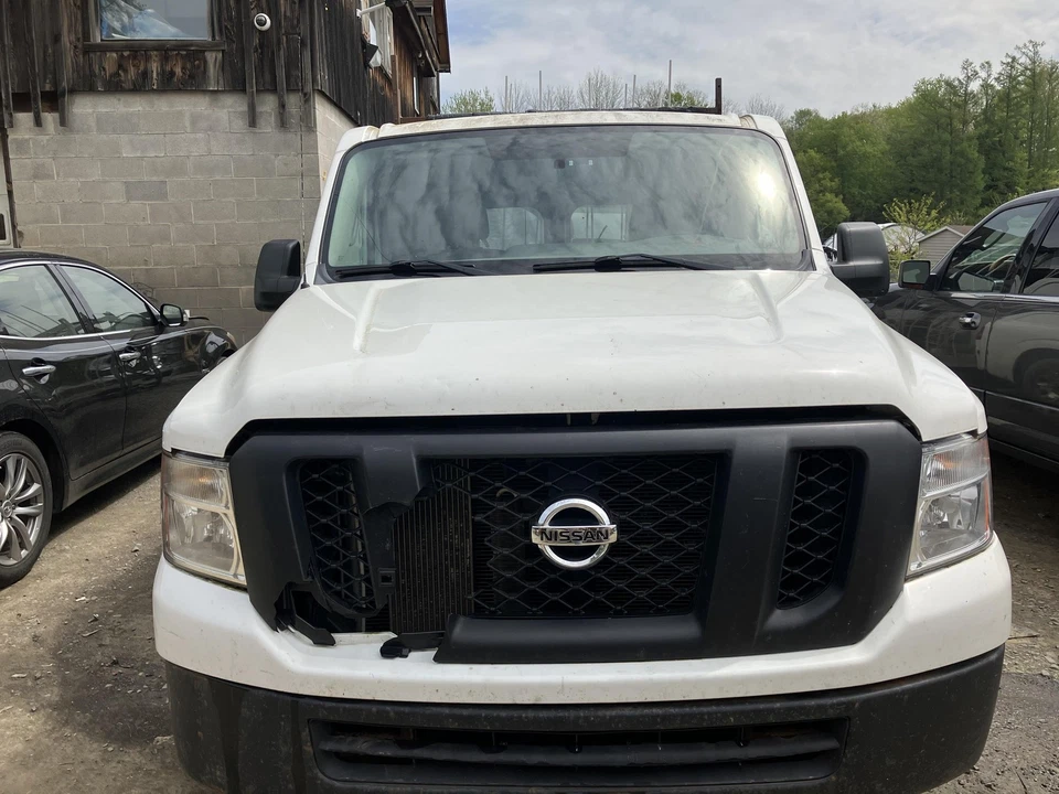 Condensador 12 Nissan NV 1500 Foto 2 de 4