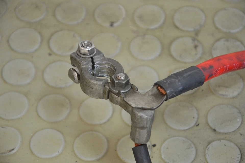 24385 Centralina batteria con polo positivo Vw Fox dal 2005 al 2011 cod 6q093755 - Immagine 4 di 4