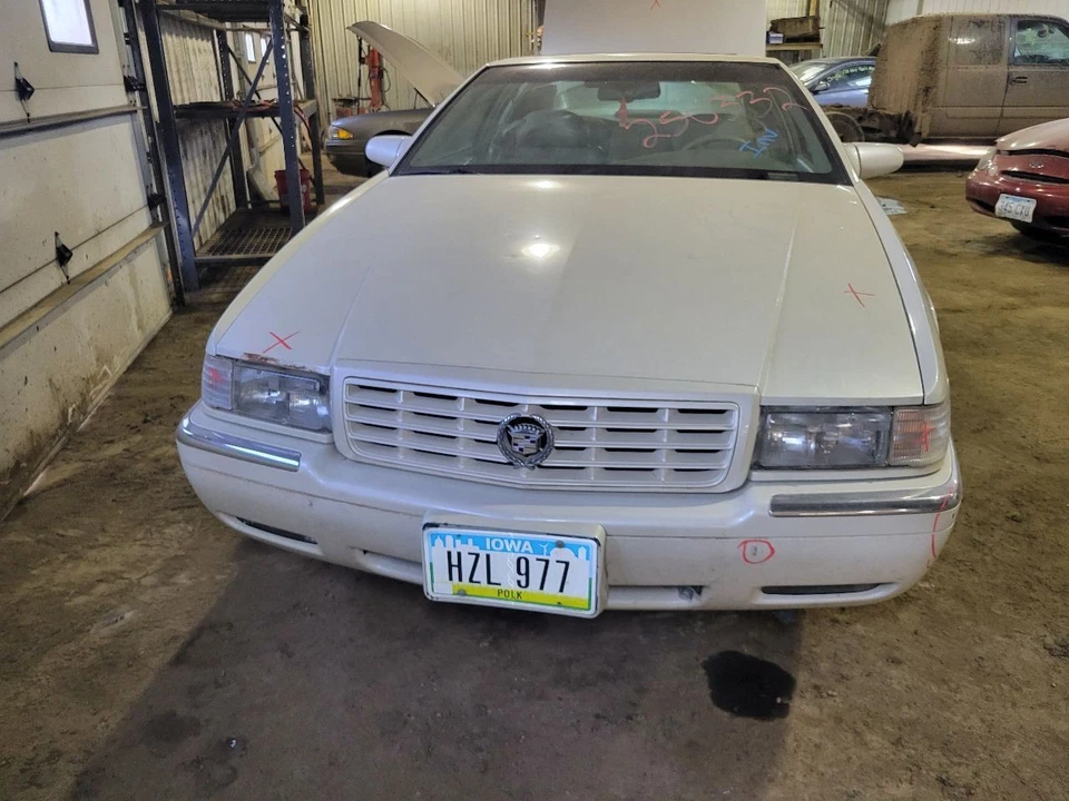 Pinza pasajero delantero derecho para 94-99 Bonneville 2062532 Foto 2 de 4