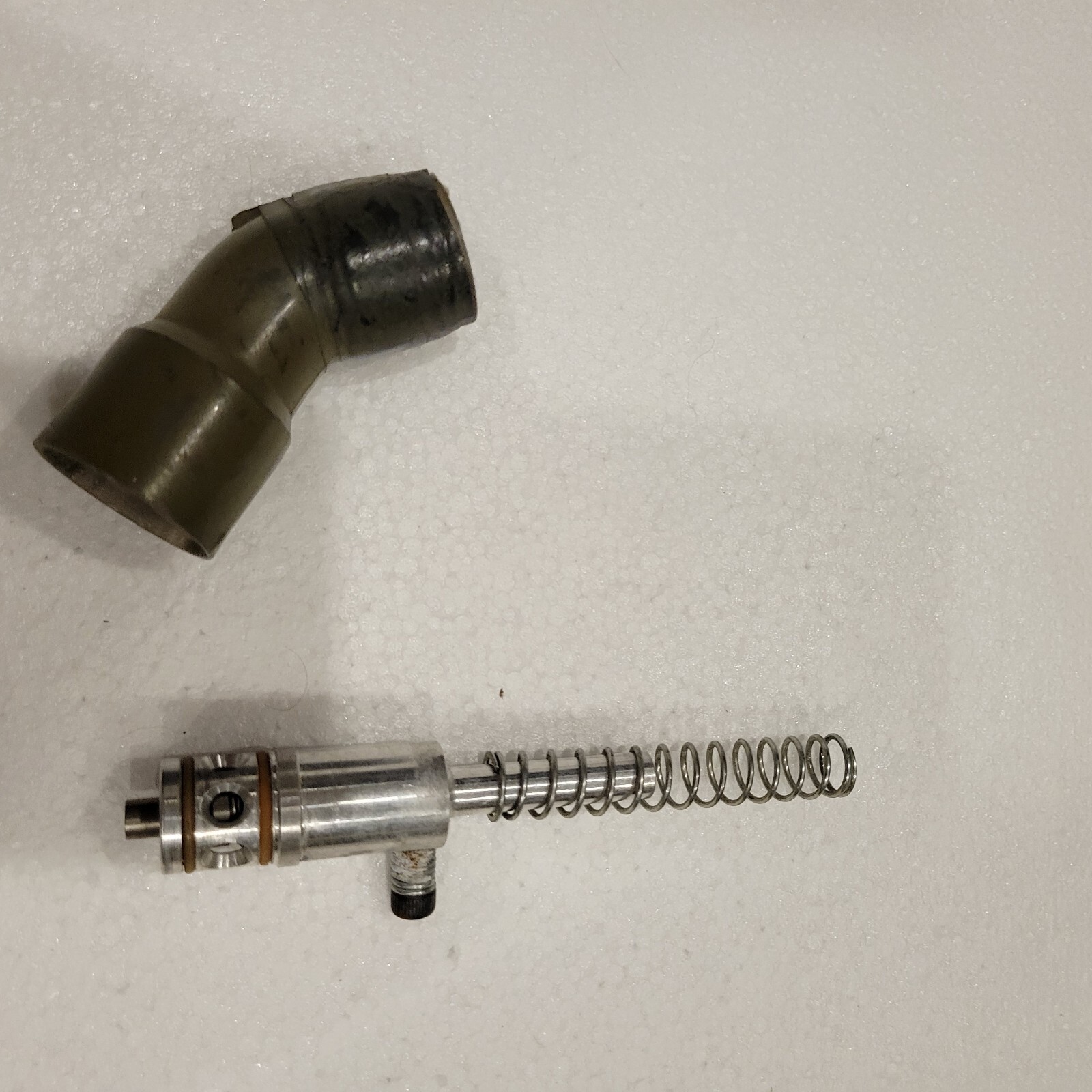 Icon Z1 Paintball Marker With Hopper, Squeegee, Mask, and Extra Bolt