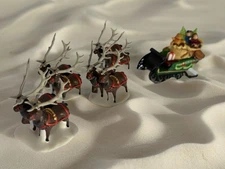 Department 56 The Heritage Village Collection Sleigh & Eight Tiny Reindeer