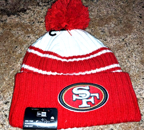 New Era San Francisco 49ers 2023 Sideline Bonnet tricoté à revers avec pompon – Rouge écarlate