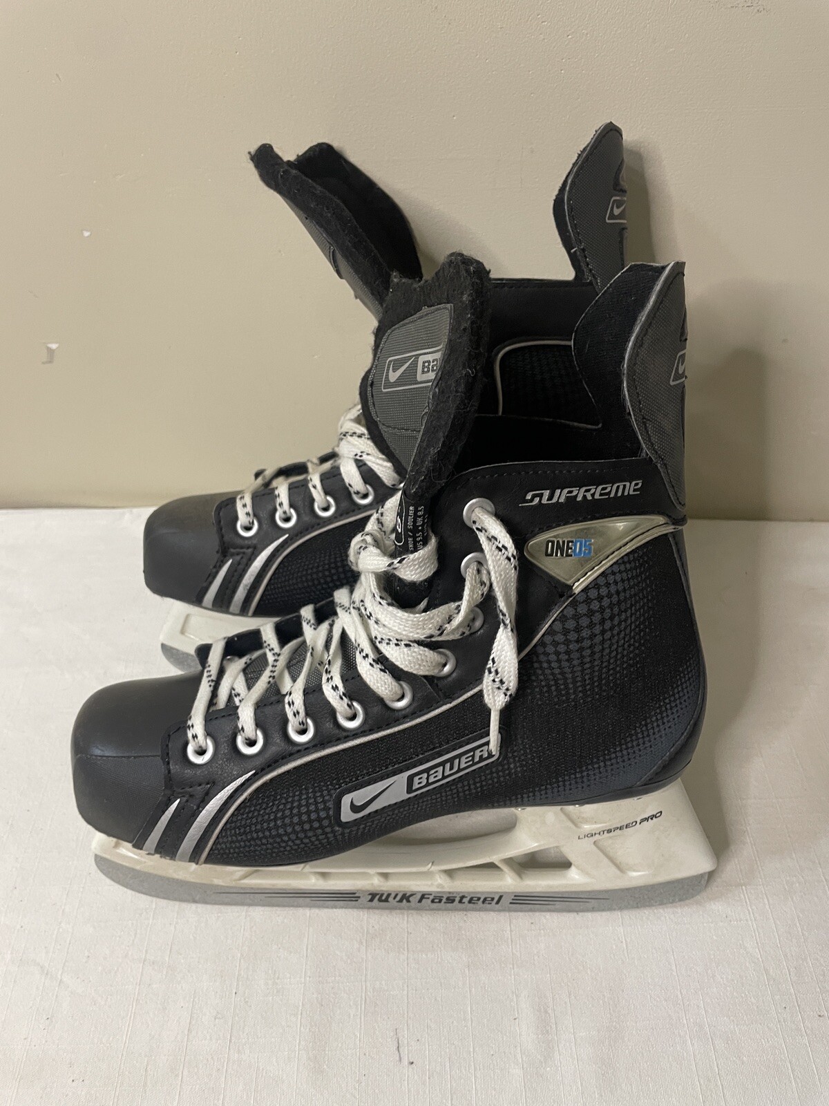 Nike Bauer ONE05 Supreme Lightspeed PRO Ice Hockey Skates Size 8R Shoe