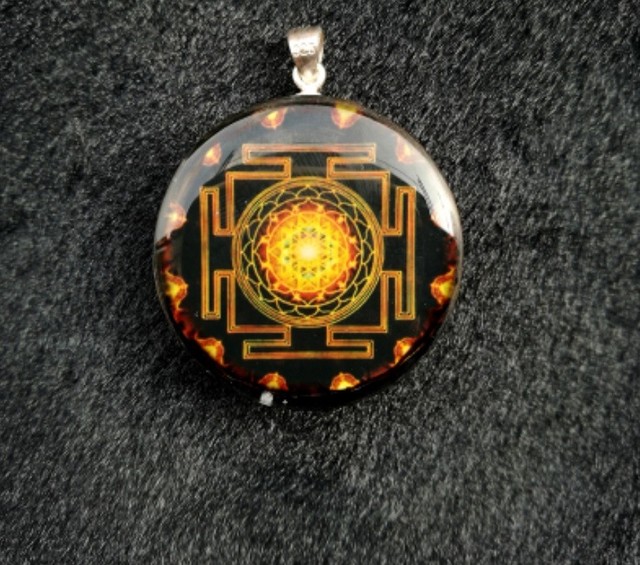 Orgone Healing Chakra Crystal Orgonite Sun Energy Tation Pendant Necklace