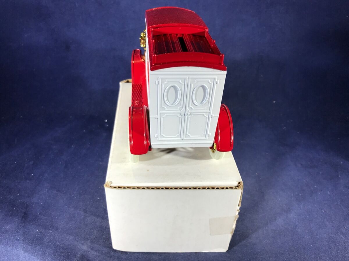 D3-59 ERTL 1:25 SCALE BANK - 1913 MODEL T VAN - LIPTON TEA D3-59 ERTL 1:25 SCALE BANK - 1913 MODEL T VAN - LIPTON TEA