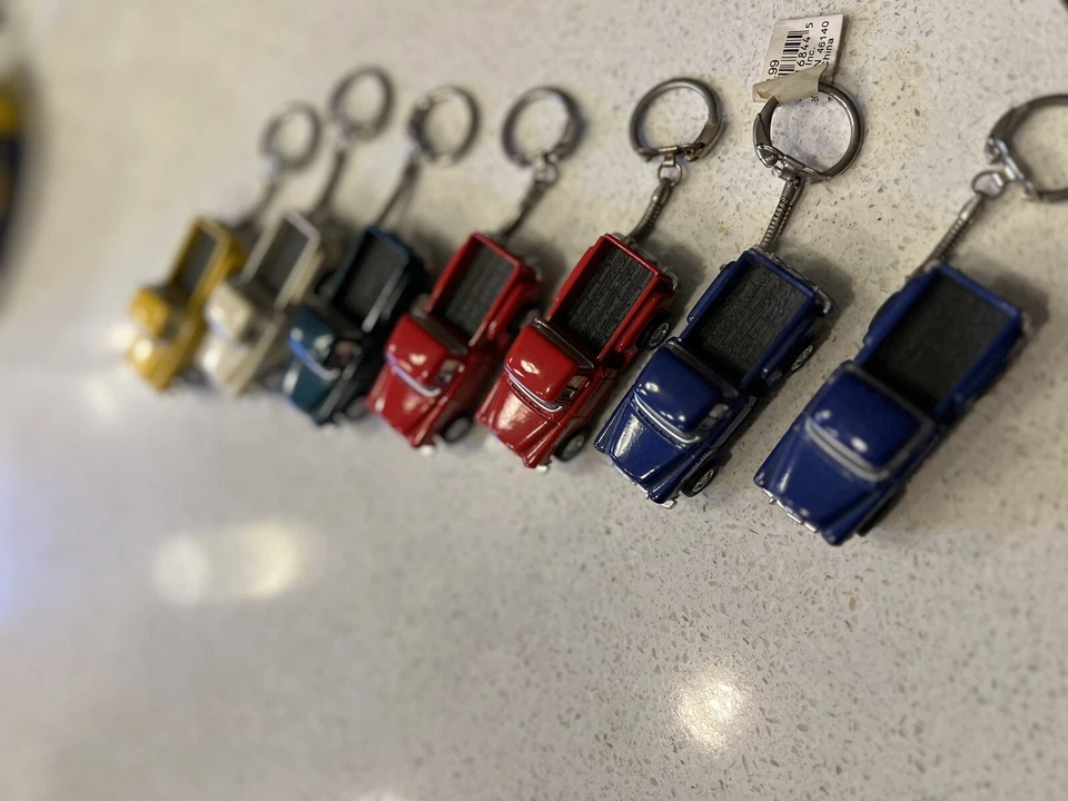 Juego de 7 llaveros Kinsmart miniatura CHEVROLET 3100 azul, rojo, amarillo, verde Foto 2 de 4