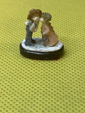 Falcon Miniatures #23855 Girl Kissing Boy 1:12 Scale Dollhouse Figurine