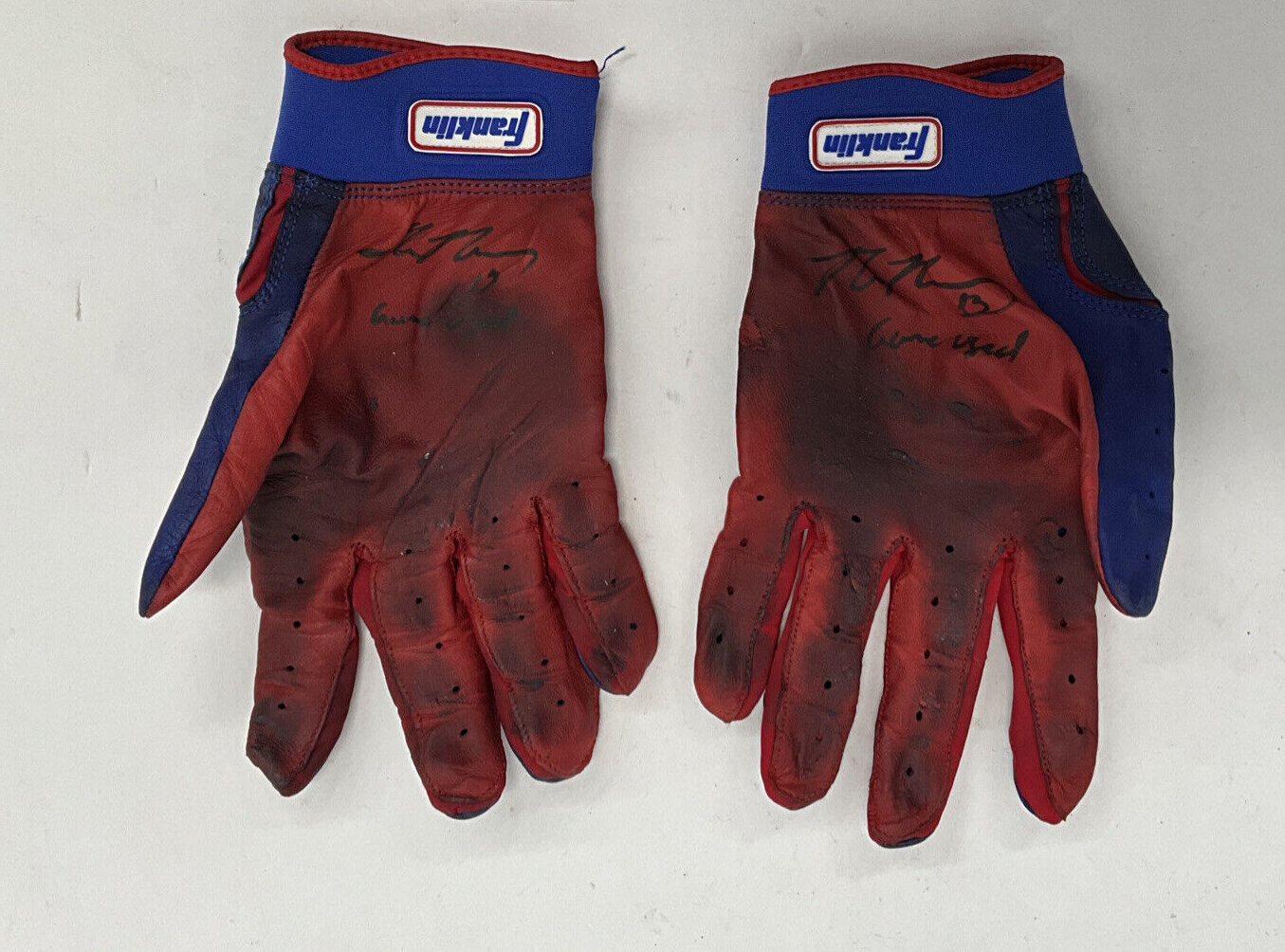 MAX MUNCY Autographed Signed Los Angeles Dodgers DODGERS 2020 WS CHAMP GAME USED BATTING GLOVES PSA 9A99374/75 