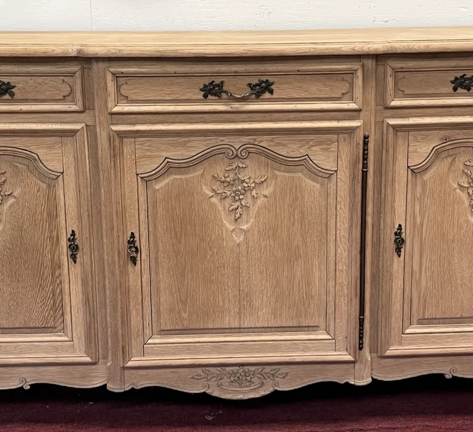 Антикварный отбеленный французский провинциальный дуб Людовик XV сервант Enfilade 79,5 дюйма x 21 дюйм - Изображение 4 из 4