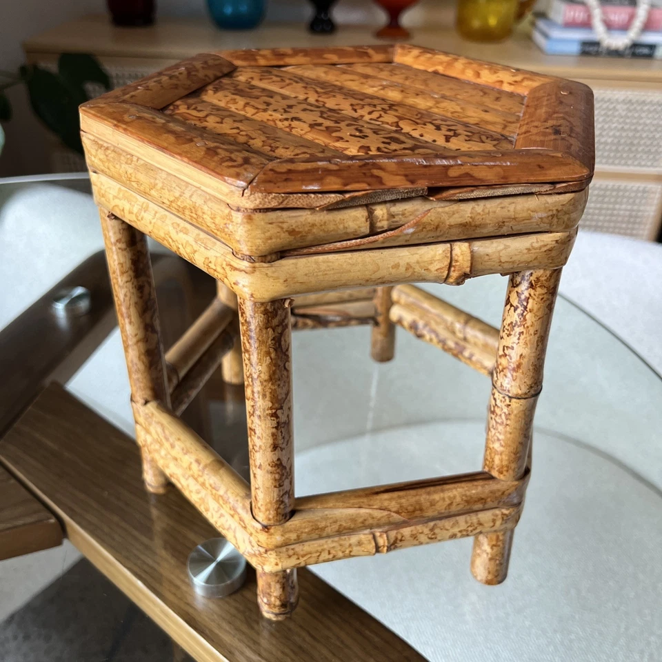 Soporte hexagonal de bambú quemado retro años 70 elevador de plantas mesa pequeña boho costero Foto 3 de 4