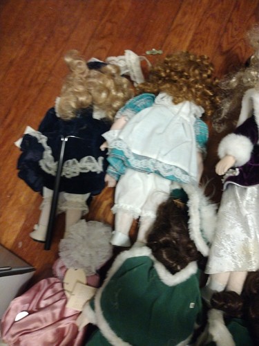 Vintage Porzellan Puppen 5 Stück - Sammlerpuppen mit Outfits & Zubehör - Bild 7 von 9