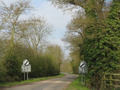 Foto 6x4 Verlassen von Äbten Ripton Eine ruhige Landstraße nach Wennington. c2017