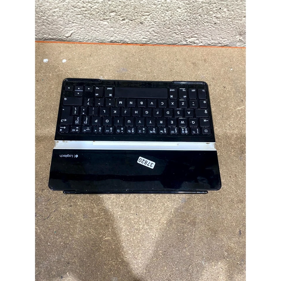 Logitech Slim Keyboard Cover Black Bluetooth Wireless QWERTY Standard for iPad - Image 3 of 4