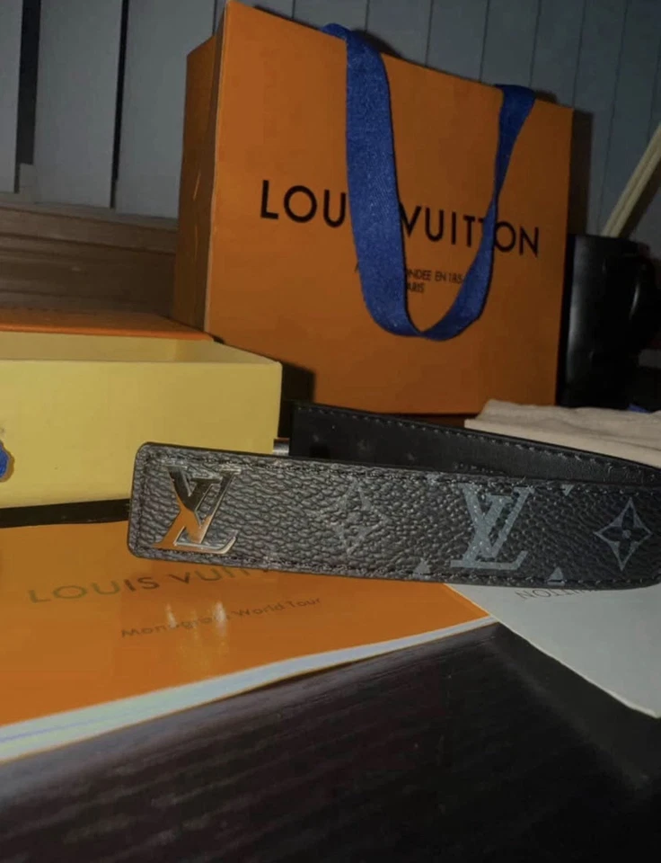 Pulsera Louis Vuitton Monograma Mujer y Hombre Cuero Negro Recién Usada Foto 2 de 3