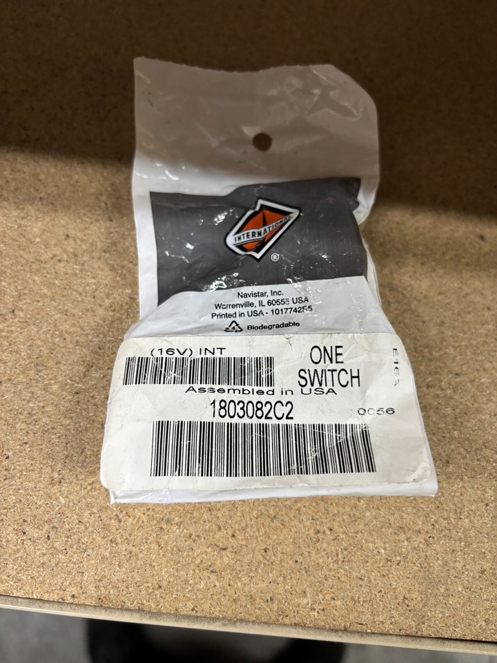 NEW GENUINE/ OEM 1803082C2 E8TZ9E939A E3TZ9E939A THERMO SWITCH for NAVISTAR FORD