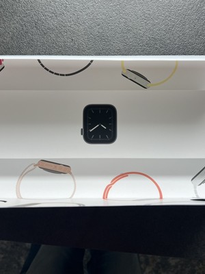 Apple Watch Series 5 44mm Space Grau Aluminiumgehäuse mit Schwarz 