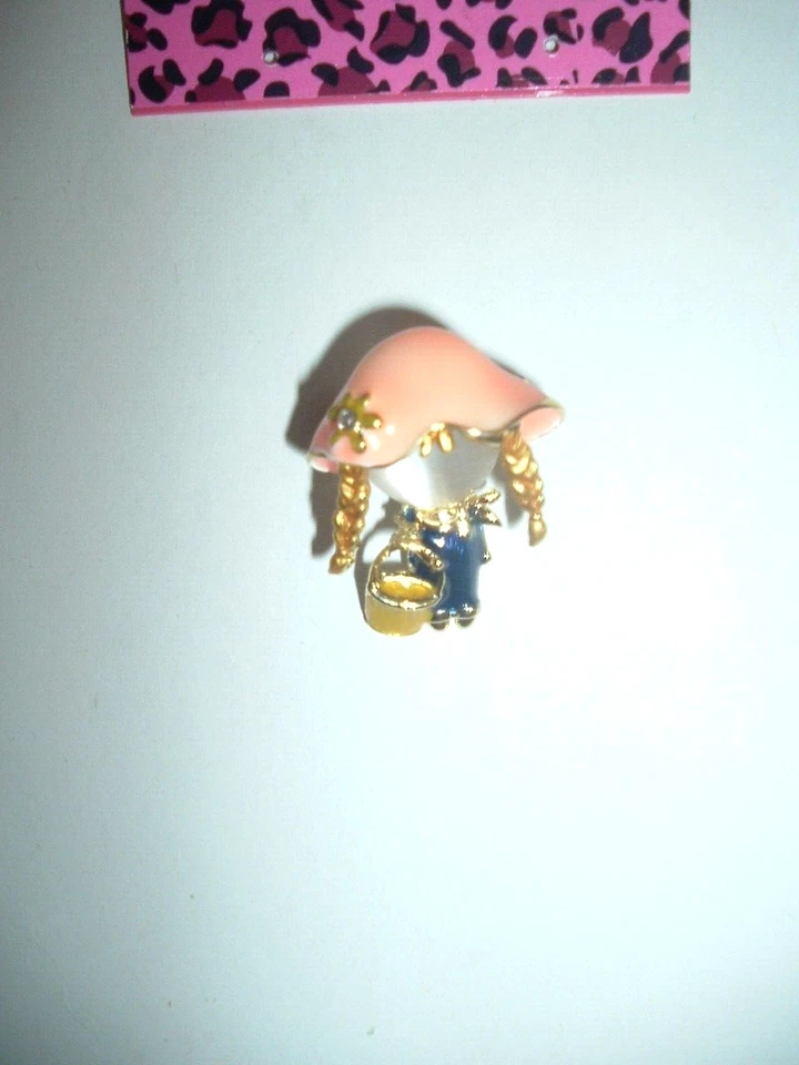 Broche Betsey Johnson MULTICOLOR Esmalte NIÑA JOVEN Sosteniendo CUBO Dorado PIN-NUEVO CON ETIQUETAS Foto 2 de 4