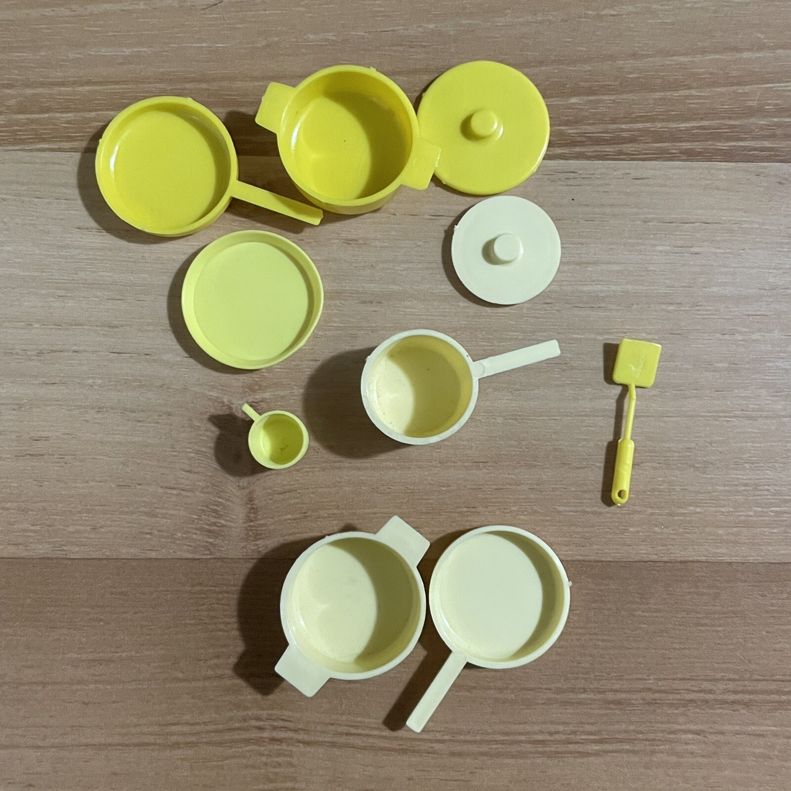 Barbie FriendShip Airplane Serving Dishes Pots Pans Accessories Only