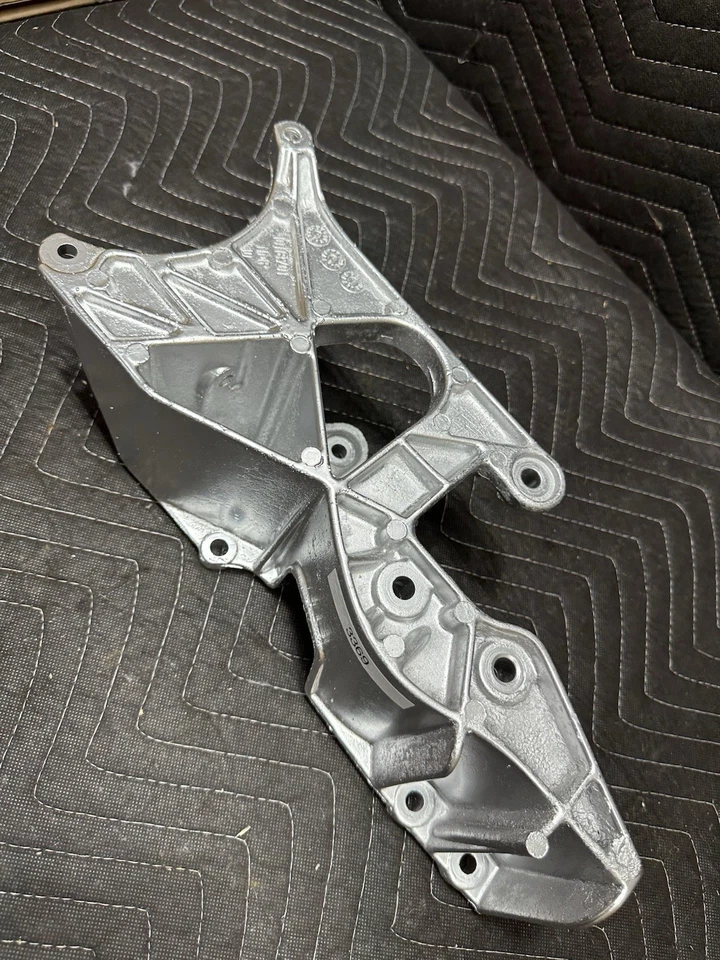 1988-95 Chevy🇺🇲GMC 350 Serpentine Power Steering Alternator Bracket 10118701  Foto 3 de 4