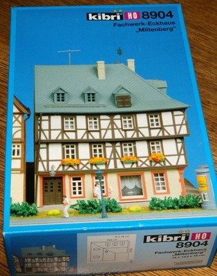 # Kibri 8904  H0 : Fachwerk - Eckhaus '' MILTENBERG ''  Bausatz/OVP