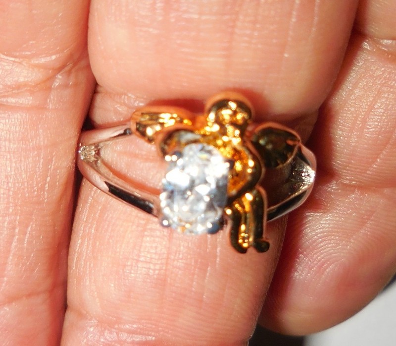 VINTAGE LIND RING SIZE 10 ANGEL STONE SPARKLING STONES DESIGN