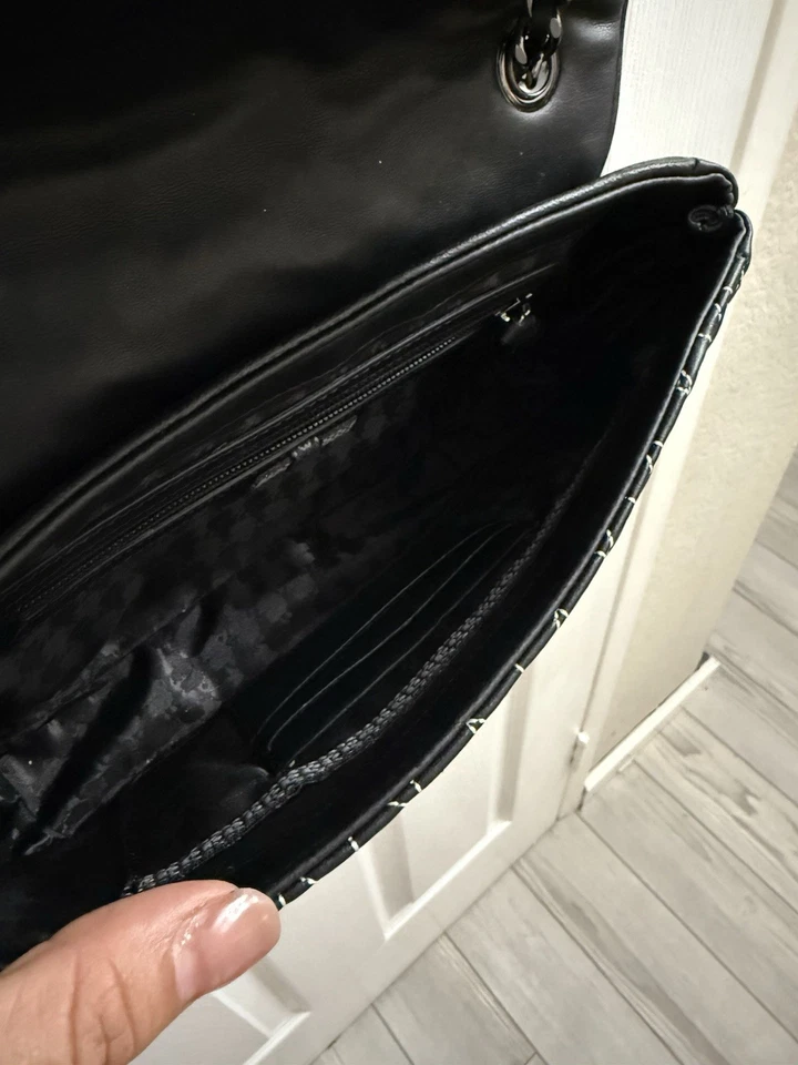 Bolso de cuero negro Karl Lagerfeld Foto 2 de 4