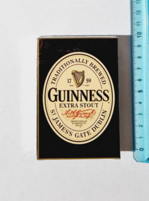 Bryan Berg da Guinness con il castello di carte di 54 piani