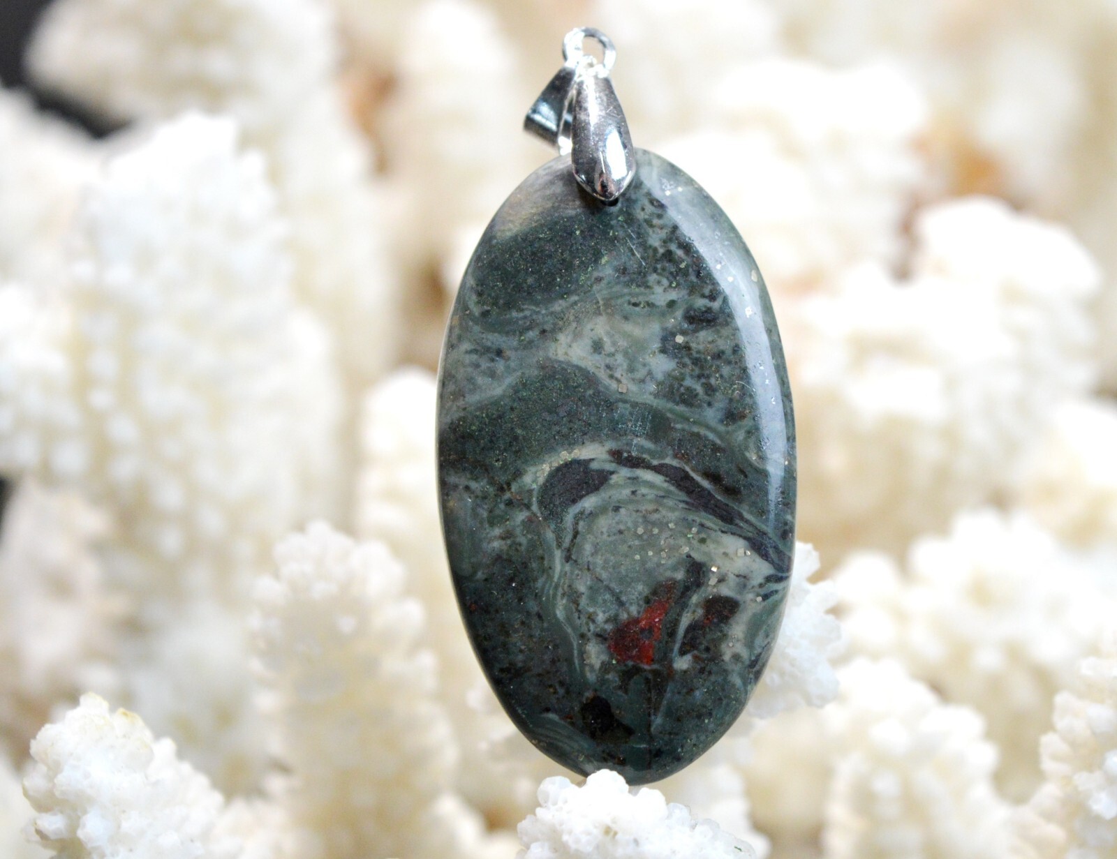 Rubis fuchsite 61 carats cabochon en pierre naturelle indienne à porter au quotidien pour la sérénité