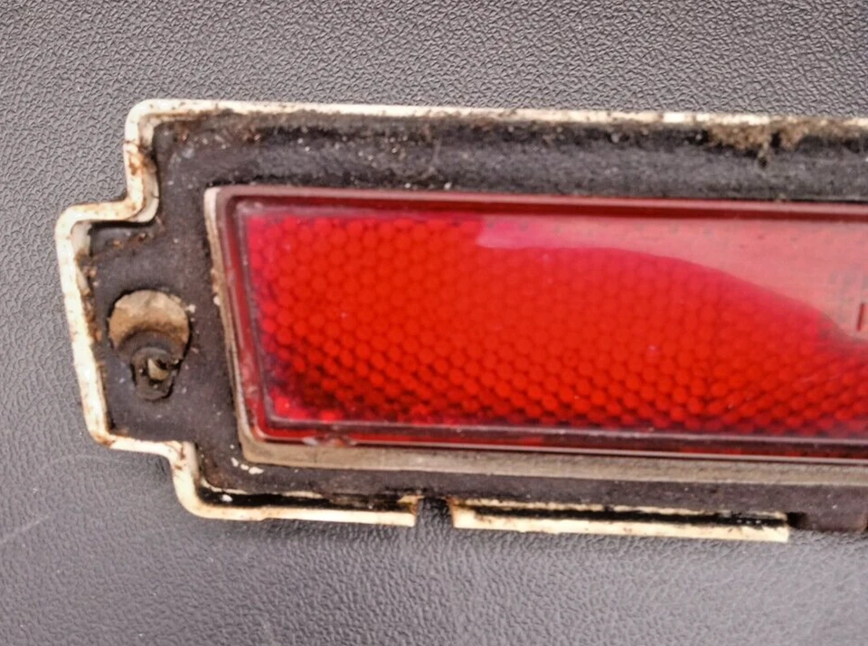 Chevrolet Monte Carlo 1981-86 luz marcadora lateral trasera izquierda roja OEM FC-34DG Foto 2 de 4