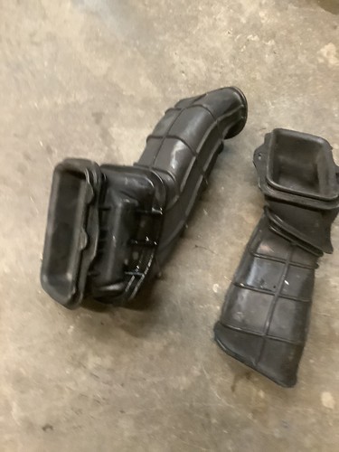 2006 06 07 KAWASAKI NINJA ZX10R ZX 10R AIR BOX INTAKE TUBES RAM AIR RUBBER K142 - Picture 2 of 3