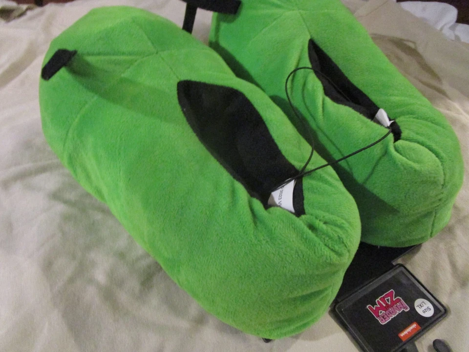 Traje de perro alienígena Invader Zim GIR VERDE pantuflas Nickelodeon adulto Lg/XL 9-10 Foto 2 de 4