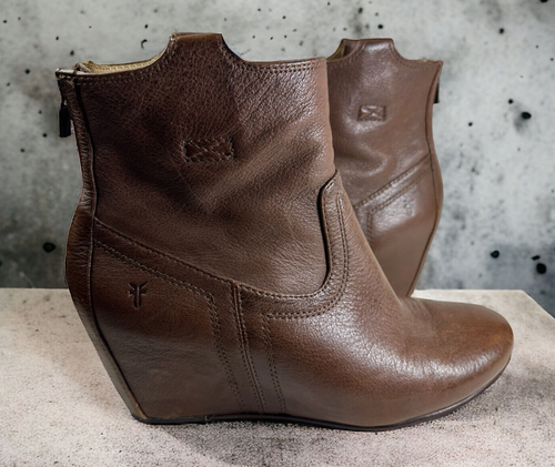 Frye Carson Leather Hidden Wedge Ankle Boots Cognac Brown Booties Size 8.5 M
