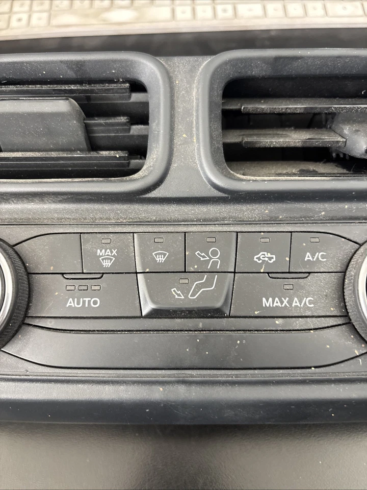 Ford Maverick 2022-2023 calefacción delantera controles de clima con ventilación de aire NZ6T-18C612-JC Foto 3 de 4