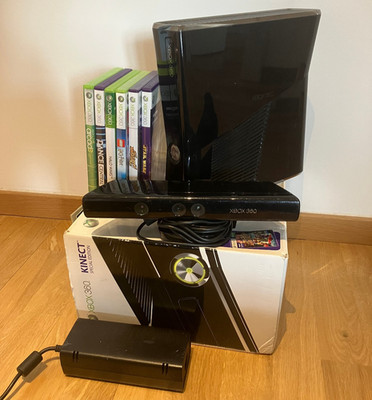Xbox 360s Kinect Special Edition Konsole + Kinect + Netzteil + Spielepaket