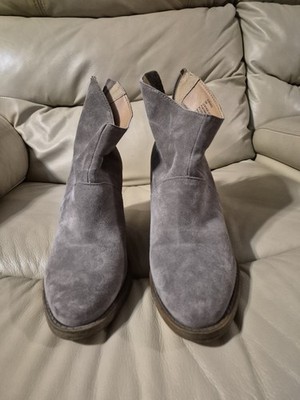 Steve Madden Women's Shrines Ankle Bootie in Gray Suede (size 9)