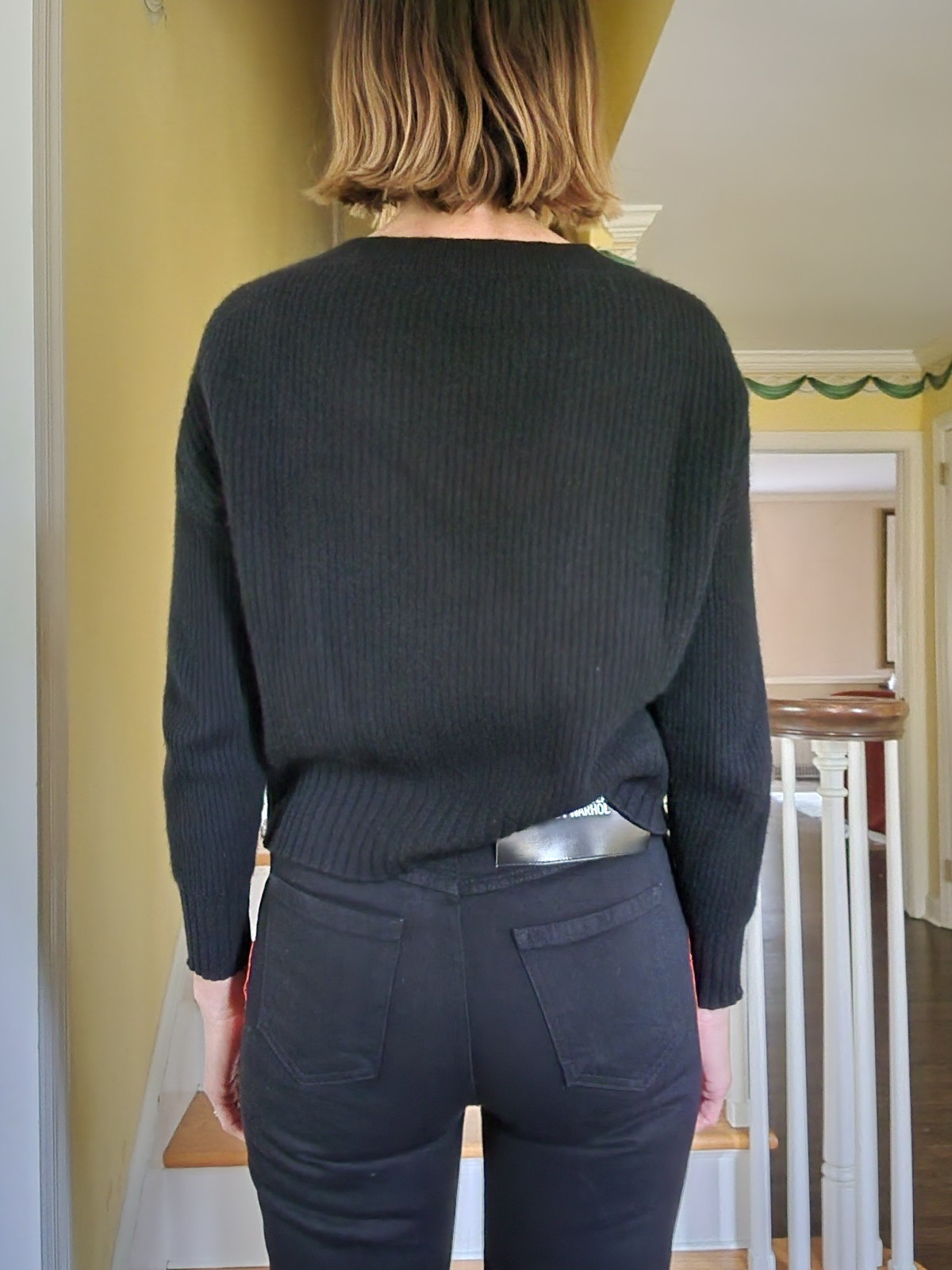 Saks Fifth Avenue cashmere boxy cropped v-neck sweater, S, black, great