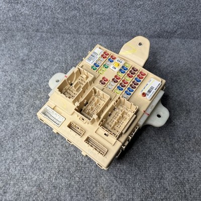   2014 - 2015 Kia Sorento Interior Fuse Box Relay Block Panel IPM 954001U250