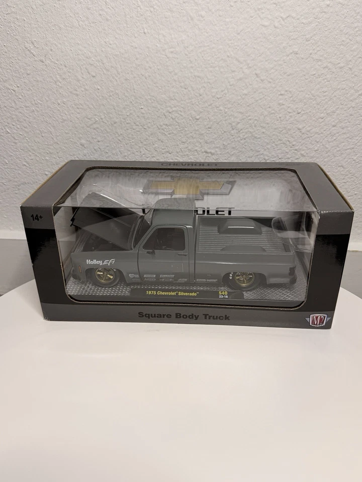 M2 Machines 1975 Chevy Silverado Squarebody Truck 1:24 Holley EFI S40 - Image 2 of 4