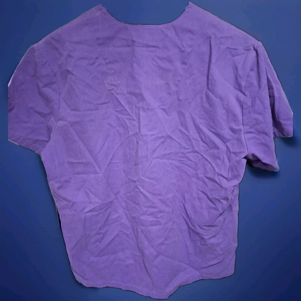 Camisa Scrub Dudz Pequeña LSU Púrpura Foto 2 de 4