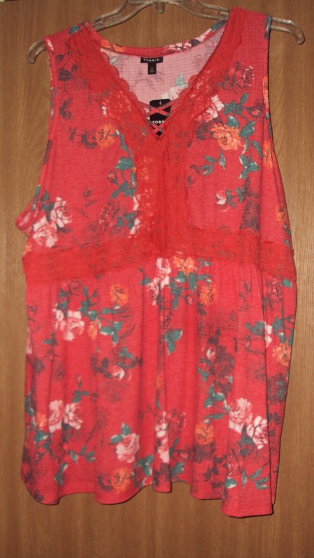 Torrid Sz 5 Red Floral Babydoll Textured Jersey V-Neck Lace-Up Lace Pieced Top