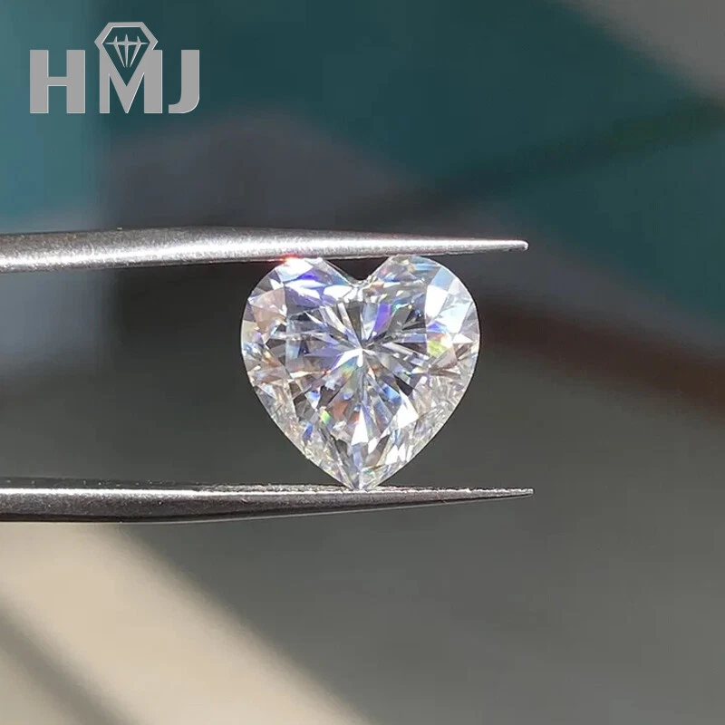 White D Color Heart 3EX Cut Moissanite Stone VVS1 With GRA Certificate 0.3~5ct  - Image 3 of 4