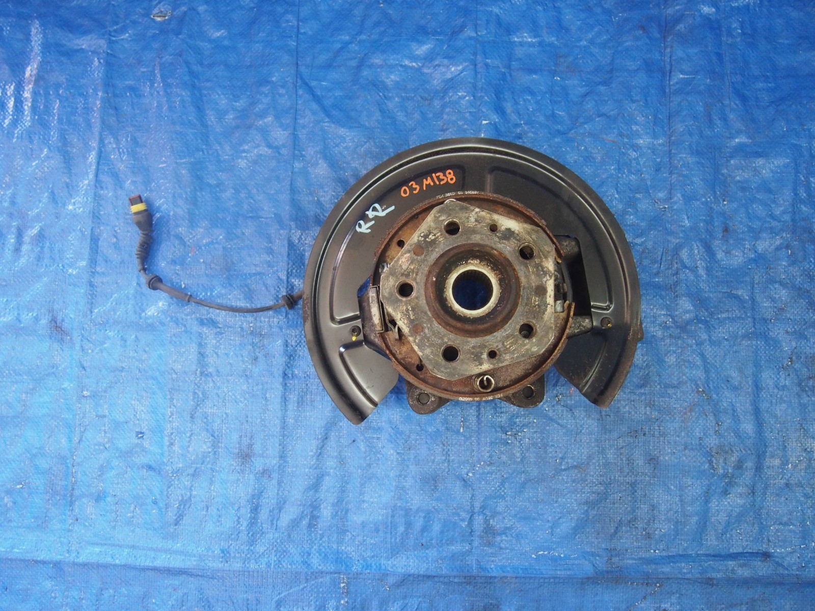 02-06 MASERATI COUPE CAMBIOCORSA M138 REAR PASSENGER SPINDLE KNUCKLE BEARING HUB