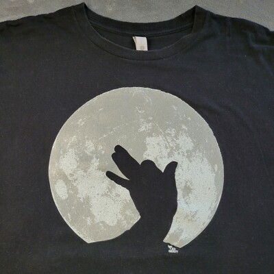 Funny Wolf Full Moon Howling Hand Shadow Puppet Large Graphic Crew Neck Shirt