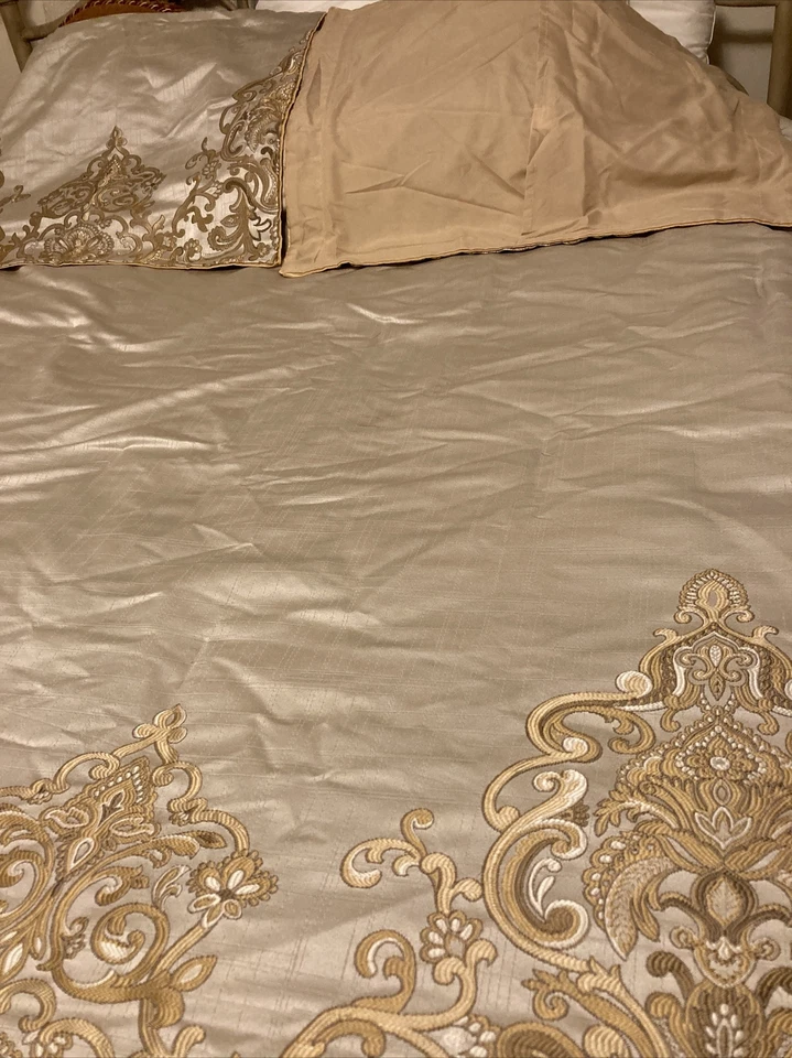 3 PCs Bombay Queen Comforter Set 2 Shams - Image 3 of 4