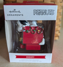 Hallmark Peanuts Snoopy Doghouse Christmas Ornament Red Box NEW
