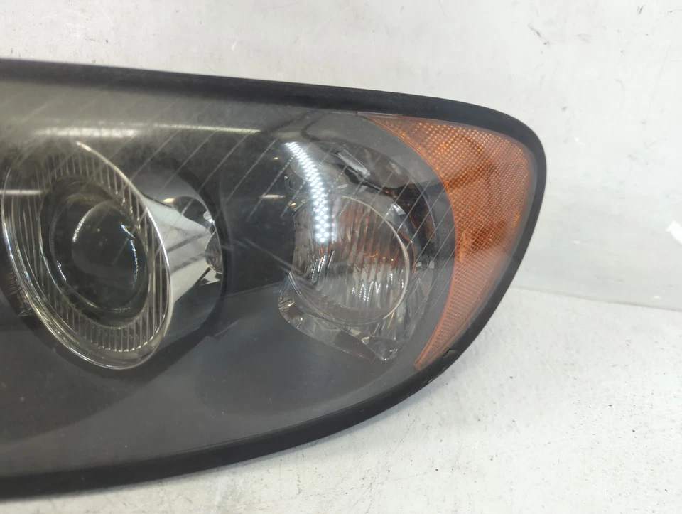 Faro delantero derecho pasajero Volvo V70 OEM XZ82L Foto 4 de 4