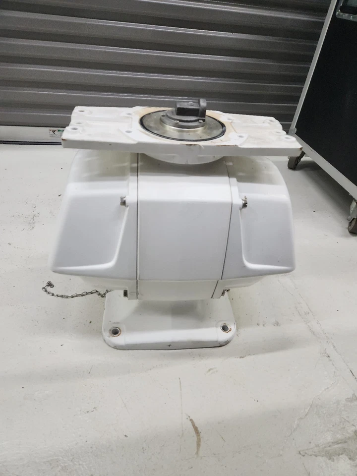 Base de radar marino Furuno RSB-0074-062 con transceptor RTR-062 12kW (usado) Foto 2 de 4