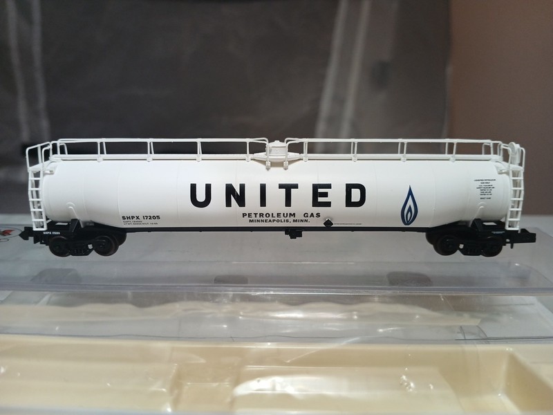 37093-UNITED PETROLEUM 17205 N-Scale ACF 33,000 Gal. "Whale Belly" Tanker ATLAS