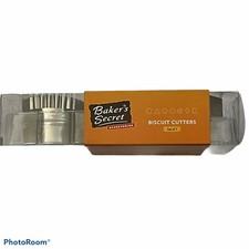 New Baker's Secret 7 Pc Biscuit Cutter Baking Cookie Cutter Cake Decorating Set