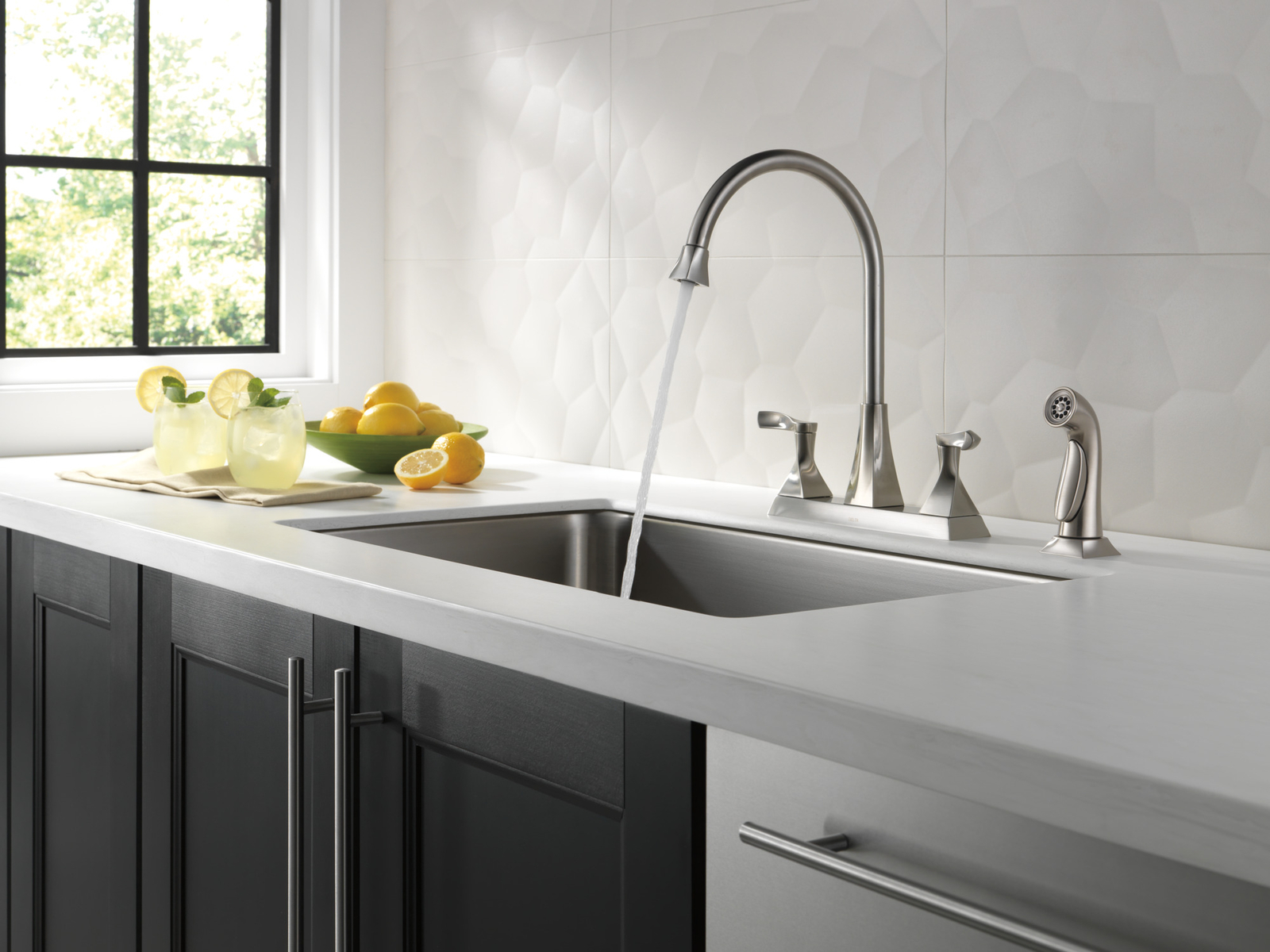 Delta Everly Kitchen Faucet w/ Stainless-Certified Refurbished